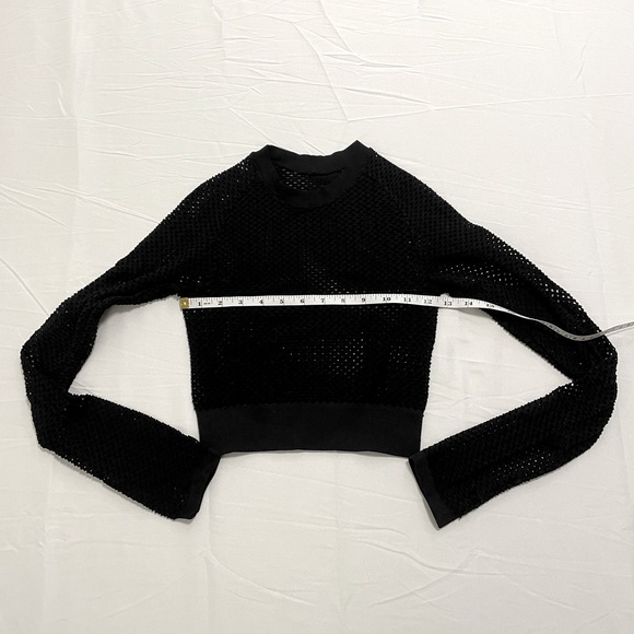 Carbon38 fitted fishnet mesh crop top - Picture 5 of 9